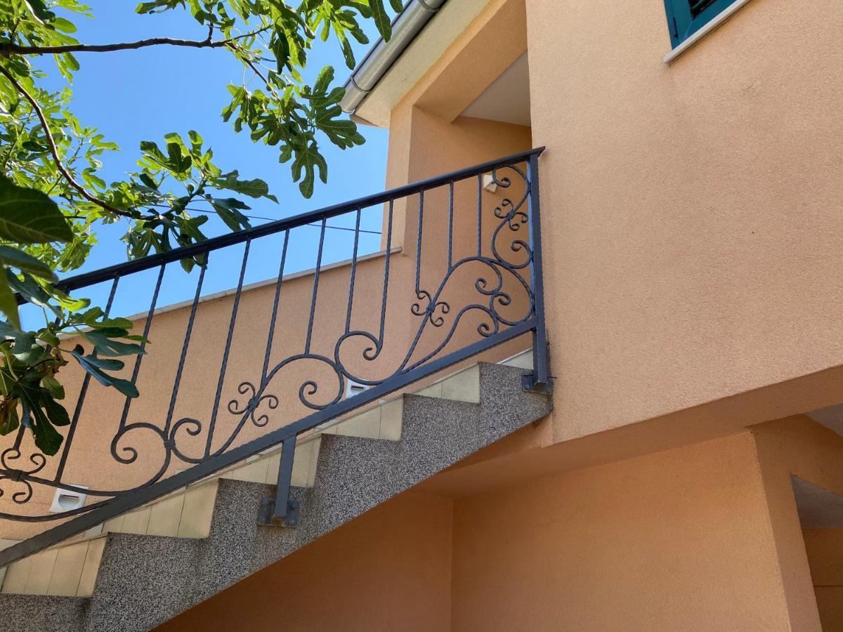 Guest House Lorenta Vodice Zewnętrze zdjęcie